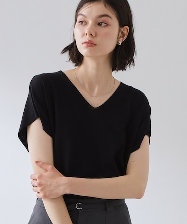 軽い着心地 Vネックニット