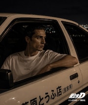 頭文字D 別注 『フジワラ』 グラフィック半袖Tシャツ ステッカー&チャーム付き