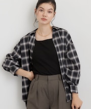 後ろ姿も着映える バックシャーリングシャツ