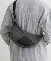 VISIONARY 異素材コンビ ムーンショルダーバッグ