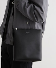【タブレット収納可】1枚合皮 ショルダーバック