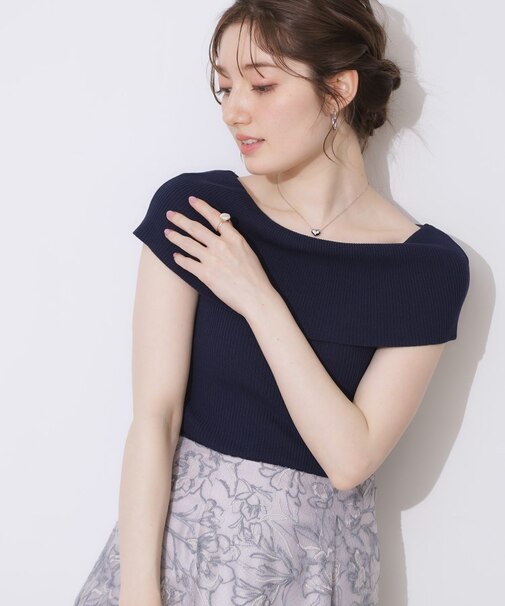 リブオフショルニット