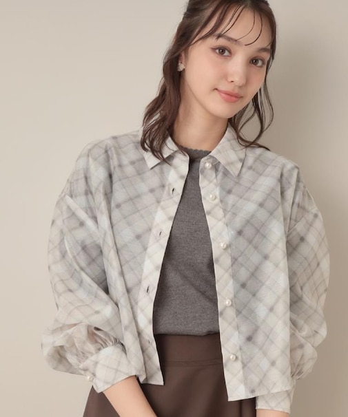 【洗える・秋まで使える】パール調ボタンシアーシャツ