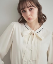 配色タックタイブラウス