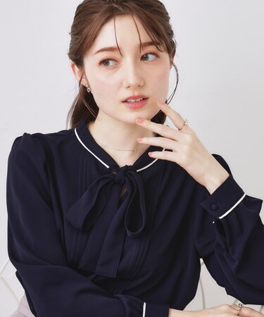 配色タックタイブラウス