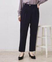 パール調釦テーパードパンツ