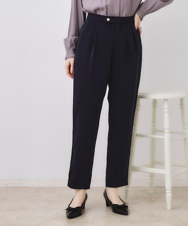 パール調釦テーパードパンツ