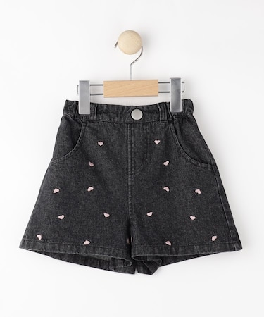 【100-150cm/洗える/姉妹リンクにも】ハート刺繍にキュンとする　デニムショートパンツ