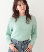 さりげない凹凸感で表情豊か。ロールネックニット