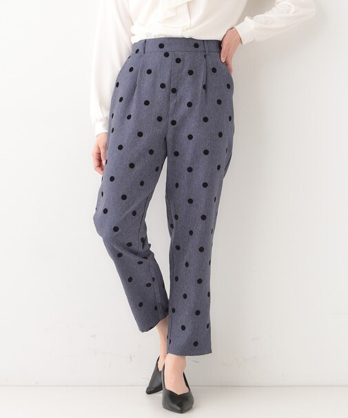 【S-LL】華やかさ引き立つ フロッキードット柄 テーパードパンツ