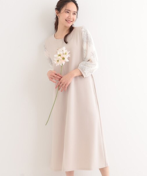 1枚で上品に決まる お袖レース切り替え7分袖ワンピース