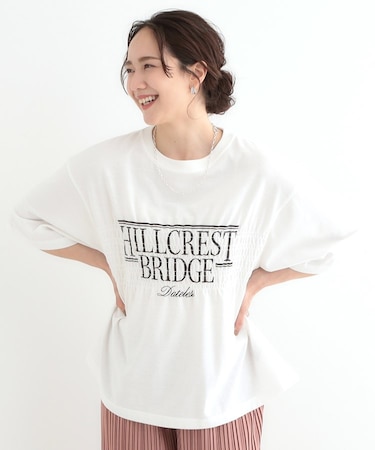 胸シャーリング ロゴTシャツ