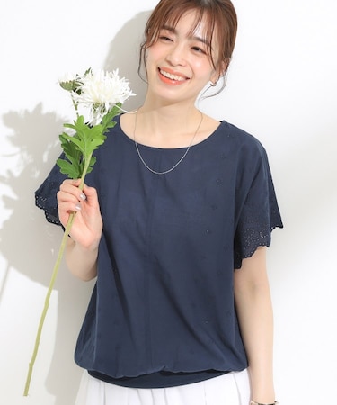 スカラップ刺繍レースが目を惹く ドルマントップス