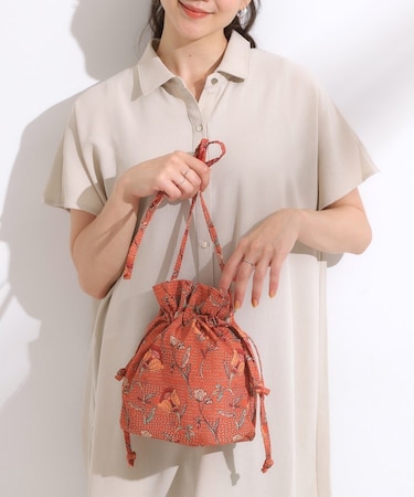 ころんとしたフォルムが魅力 ラタプリント 巾着ショルダーバッグ