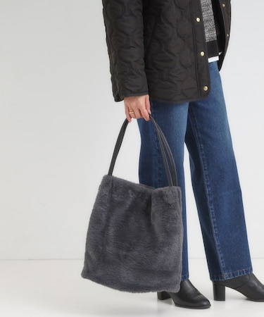 つまみハンドルフェイクファートートバッグ