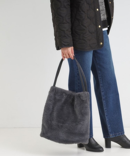 つまみハンドルフェイクファートートバッグ