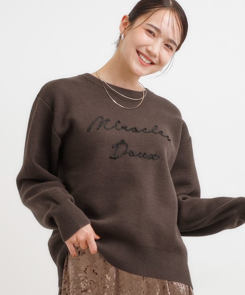 【洗濯機可/ちくちくしにくい】大人のための スウェットライク刺繍ロゴニット