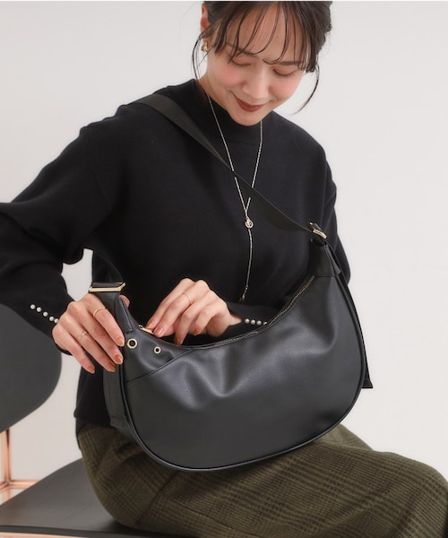 ハトメハーフムーンショルダーバッグ｜シューラルーの通販
