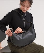 ハトメハーフムーンショルダーバッグ