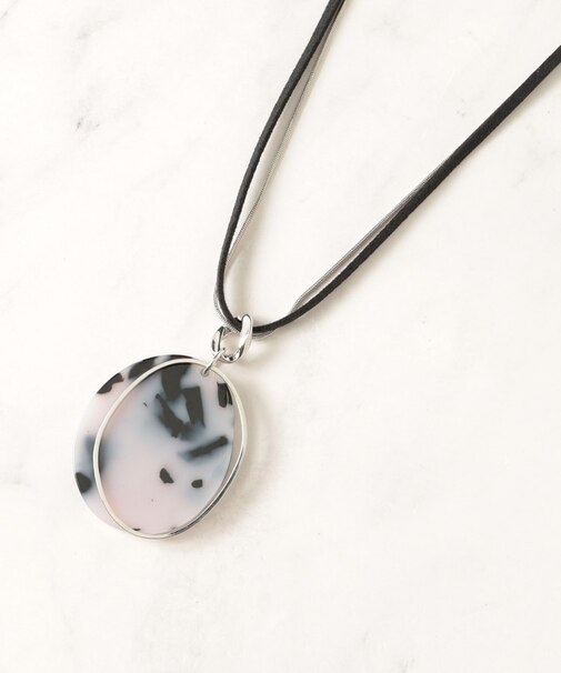 スエード紐&スネークモチーフネックレス