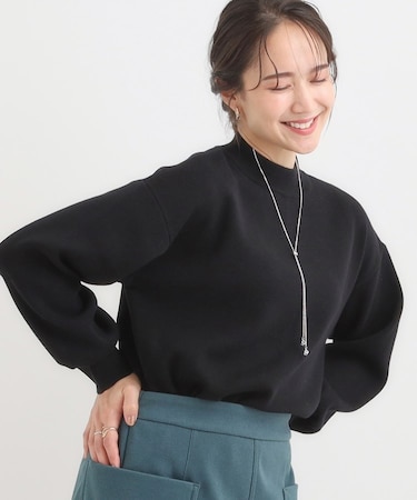 【洗える/毛玉レス】表面がきれいなハイネックバックスリットニット