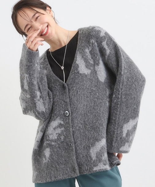 羽織るだけでスタイリングの主役に 起毛柄カーディガン