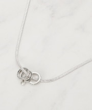 ミニトリプルリングスネークショートネックレス