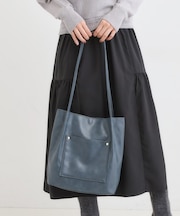 つや合皮つまみハンドルトートバッグ