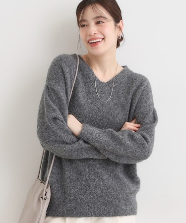 ふわふわVネックニット