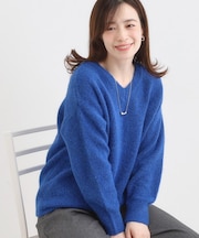ふわふわVネックニット