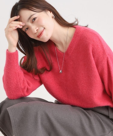 ふわふわVネックニット