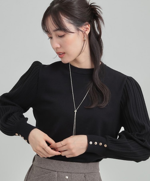 コンパクト見えが大人かわいい お袖編み柄ニット