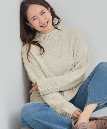 大人かわいいラメ入り ベロアモールモックネックニット