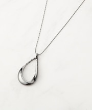 フェイクスエードドロップネックレス