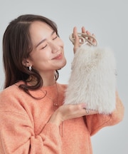 ラメ入りファーが目を惹く ミニショルダーバッグ