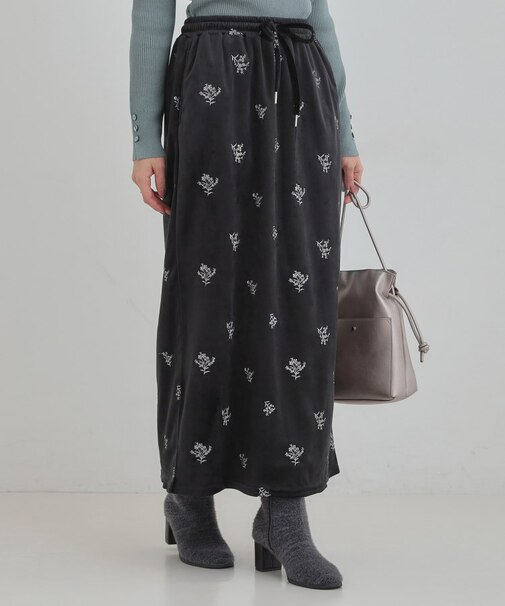 大人な小花柄が魅力の 刺繍ベロア調ナロースカート