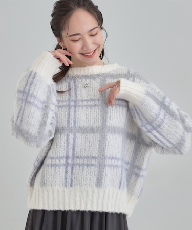 チェック柄ふわふわニット