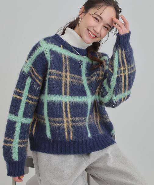チェック柄ふわふわニット