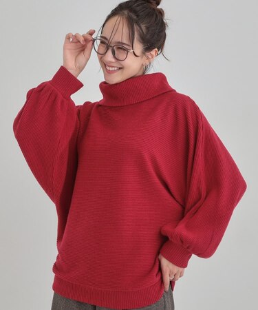 お顔周りをスッキリ見せるオフタートルリブドルマン