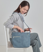 【8ポケット】フロント切り替えショルダーバッグ