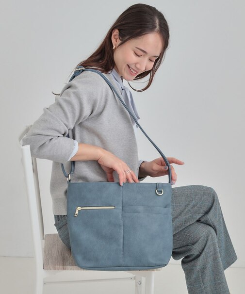 【8ポケット】フロント切り替えショルダーバッグ