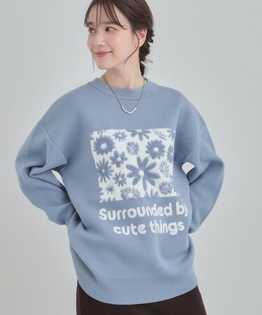 【体型カバー】ちくちくしにくい お花ロゴジャカードスウェットライクニット
