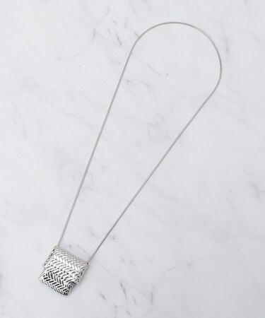 ピルケース風ネックレス