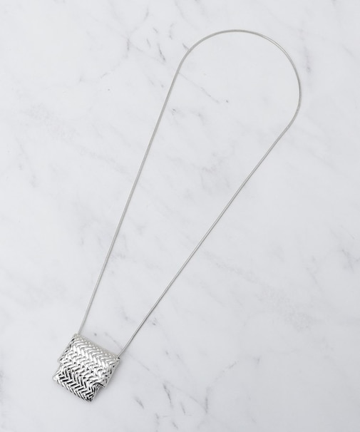 ピルケース風ネックレス