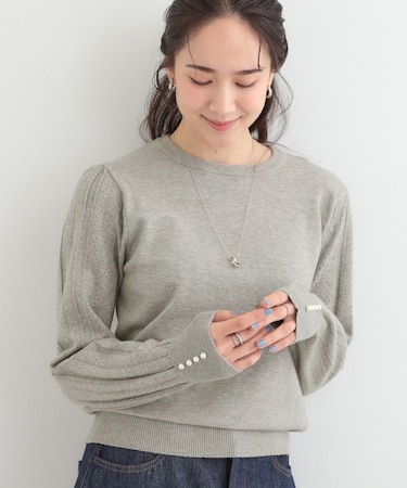 コンパクト見えが大人かわいい お袖編み柄ニット