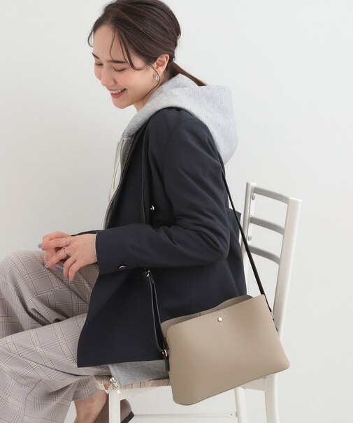 一枚革風3層ショルダーバッグ