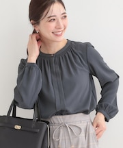 【多機能】メタルボタンがアクセント ふんわりギャザーブラウス