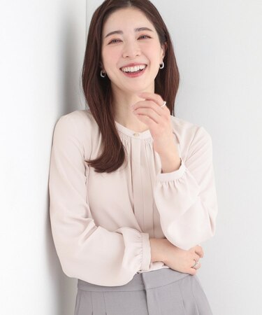【多機能】メタルボタンがアクセント ふんわりギャザーブラウス
