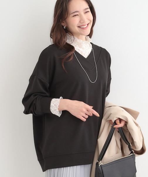 カットツイルVネックトップス