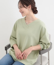 カットツイルVネックトップス